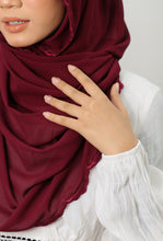 Load image into Gallery viewer, Lush (snood) Rosy - Maroon
