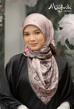 Load image into Gallery viewer, The Maghribi Series - Zahra in Bronze
