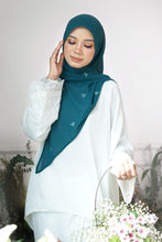 Load image into Gallery viewer, Lily Tri-Chiffon in Emerald Green (Display)
