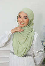 Load image into Gallery viewer, Lush (snood) Rosy - Pastel Green (Display)
