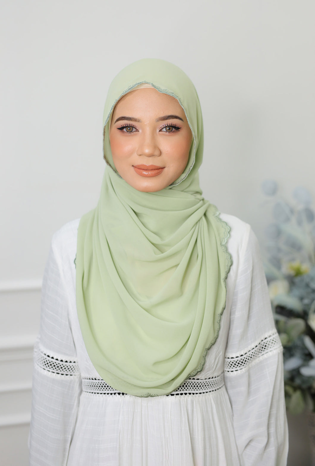 Lush (snood) Rosy - Pastel Green (Display)