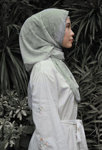 Load image into Gallery viewer, SG Orchid Shawl
