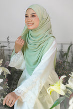 Load image into Gallery viewer, Lily Shawl in Pastel Green
