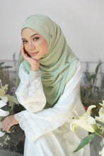 Load image into Gallery viewer, Lily Shawl in Pastel Green
