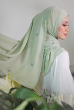Load image into Gallery viewer, Lily Shawl in Pastel Green
