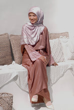 Load image into Gallery viewer, Kurung Dahlia - Salmon Pink
