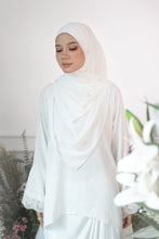 Load image into Gallery viewer, Lily Shawl in White
