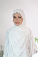 Load image into Gallery viewer, Lily Shawl in White

