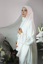 Load image into Gallery viewer, Lily Shawl in White
